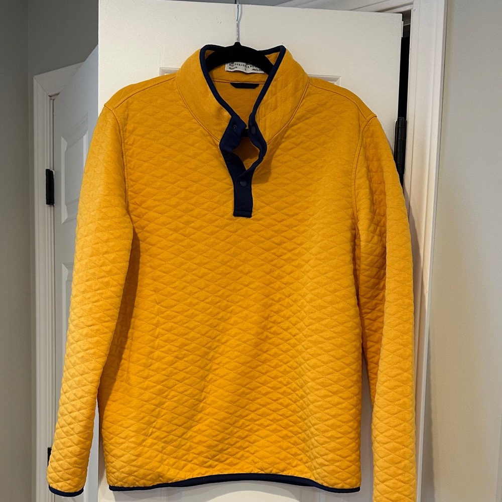 Holderness & Bourne Men's Quilted Crewneck Sweater - Yellow and Navy